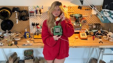 I modified this old phone to read poetry