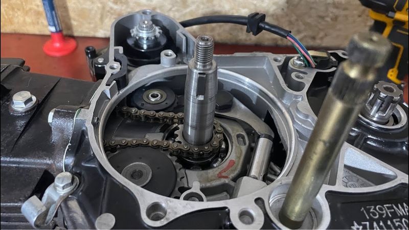 Запускаю мотор на столе