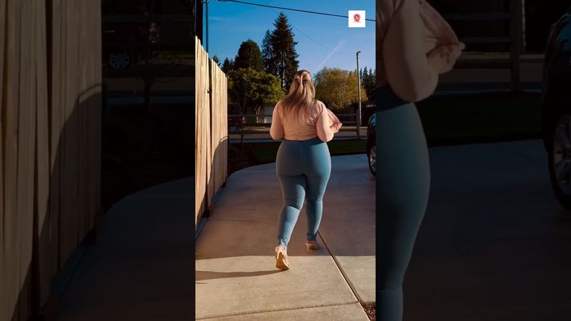 Emma St. James: Modelo Plus Size Imparável Arrasando 🔥 #modaplussize e #looksplussize | #shorts