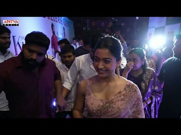 Rashmika Mandanna Entry @ Kuberaa Pre Release Event | Nagarjuna, Dhanush | DSP | Sekhar Kammula
