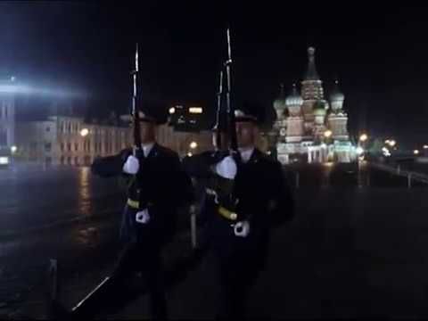 Смена караула у Поста №1 (мавзолея)