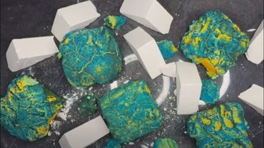 Green Pasted Gym Chalk & Plain Chalk | ASMR