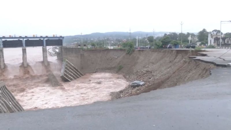 В Индии оползень сошёл на популярный паломнический маршрут