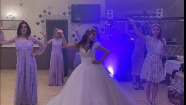 Классный танец Невесты с подружками