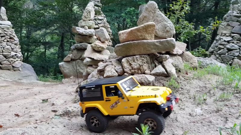 MST CFX Jeep Rubicon Man_duk Mountain Rock  Climbing 3