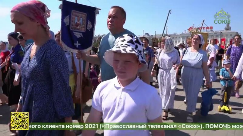 Воспитанники воскресных школ Екатеринбургской епархии прошли крестным ходом по улицам Екатеринбурга