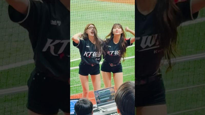 예삐 머리 자중해 #이예빈 #이예빈치어리더#김진아 #김진아치어리더#ktwiz #kt위즈 #kt위즈치어리더