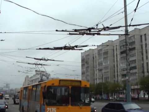 Как у троллейбуса слетает шатнга