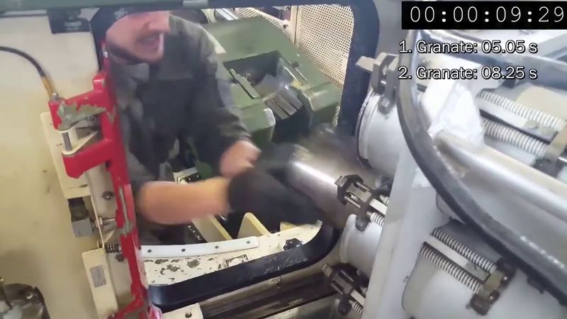 Работа заряжающего в танке Leopard 2A4