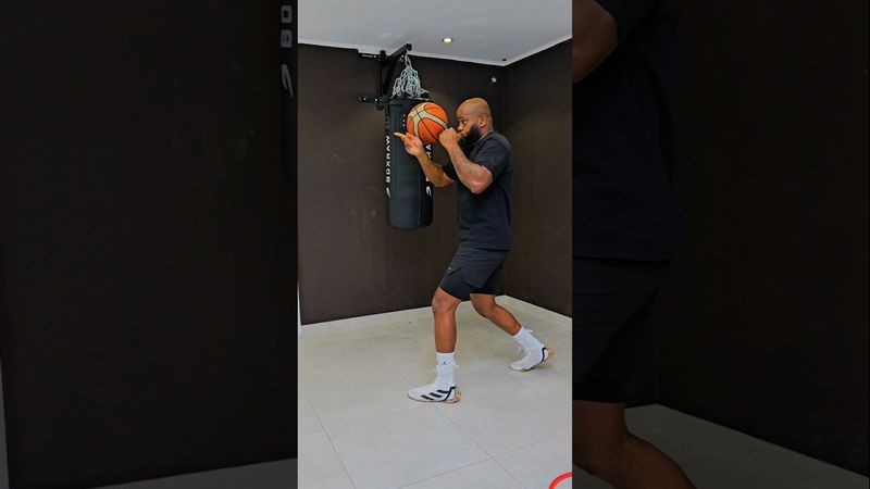 This technique is new so don't let your hands fall. #boxing #shortvideo #video