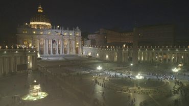 La diretta da San Pietro - Il comignolo della fumata