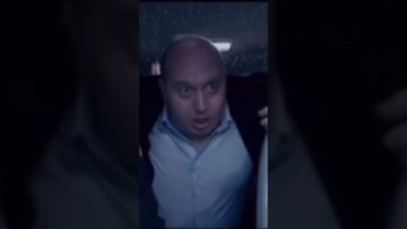 Бурунов в машине улыбается, высовывает язык / ногу в окно, с бокалом* #Бурунов #мужчина #машина