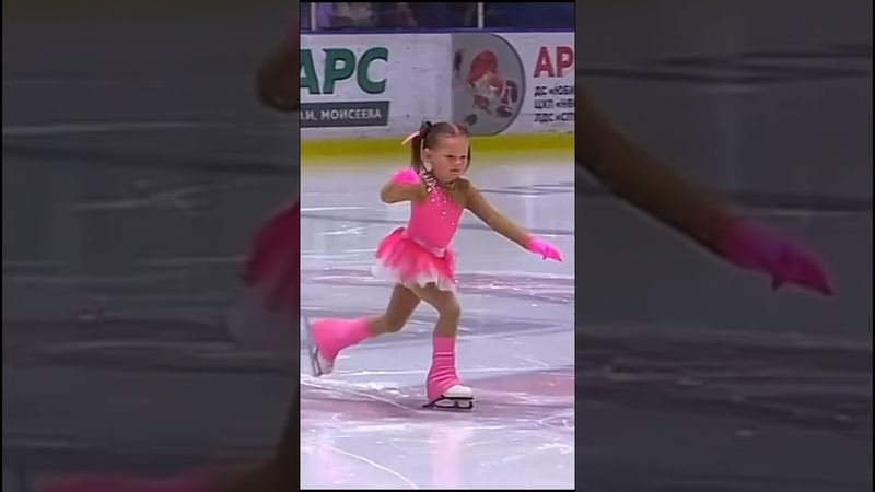 Посмотрите какая милашка выступает под песню «Сердечки» #безигрушек #фигурноекатание