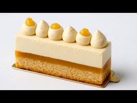 Муссовые нарезные пирожные: Ройбуш–Абрикос/Манго–Тимут — миндальный бисквит, конфи, взбитый ганаш