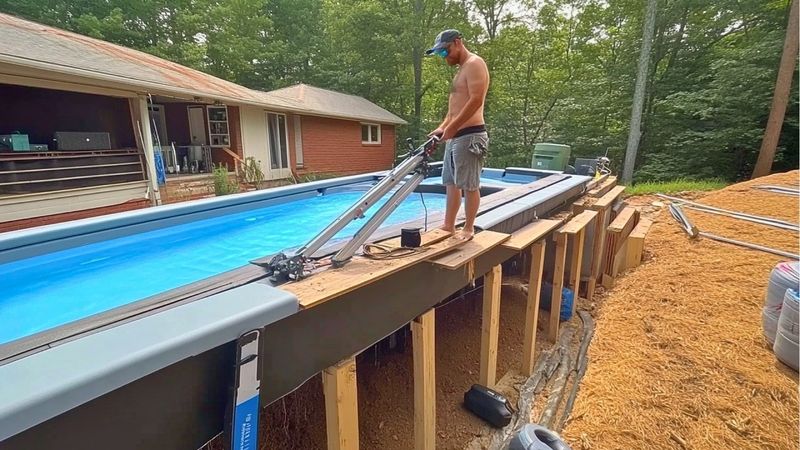 این مرد 7000$ برای ساخت استخر شگفت انگیز حیاط خلوت هزینه کرده است | توسط ChadsCustomCreations@