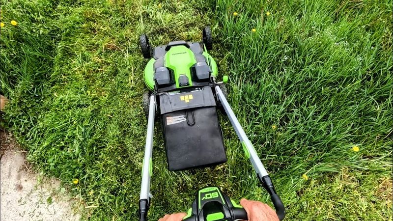 Приехал в Курджиново, кошу как проклятый! Тест аккумуляторный газонокосилки и триммера Greenworks!