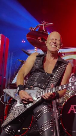 @Accept Official “Metal Heart” 🎸 Wolf Hoffmann Guitar Solo Live at Th...