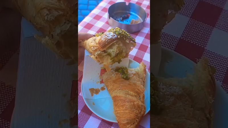 ВКУСНЫЙ И НЕДОРОГОЙ РИМ🇮🇹#обзор #рекомендации #путешествия #интересно #вкусно #шортс #юмор  #мир