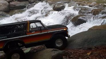 Traxxas TRX4 Ford Bronco Rain Valley Crawling