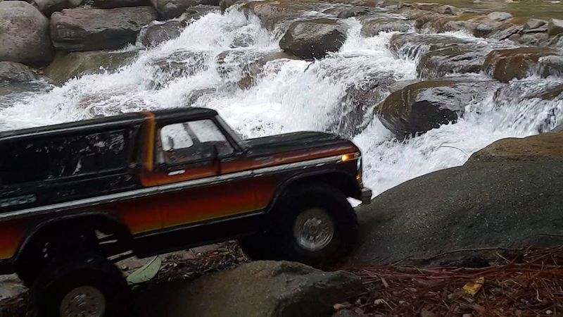 Traxxas TRX4 Ford Bronco Rain Valley Crawling
