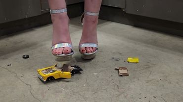 Ford Thunderbird crush experiment by Shego #asmrcrush #crushexperiment #oddlysatisfying #highheels