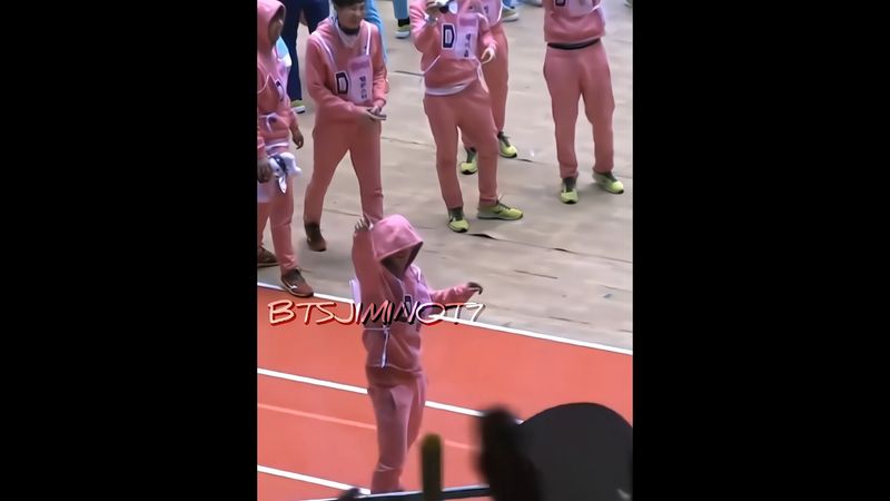 Jimin flip's aura just 😫🔥