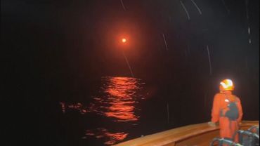 Ищут пропавших: в Индонезии в непогоду затонуло судно