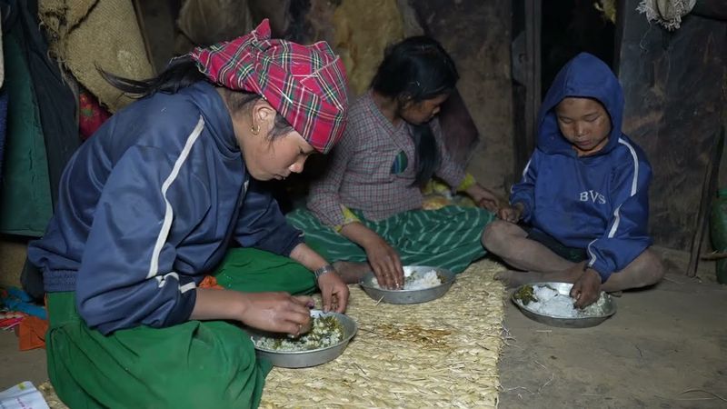 Eating food and curry of dry mushroom recipe || Village life