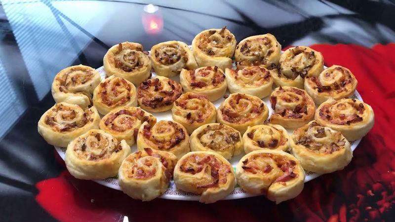 УЛИТКИ из слоеного теста. Быстрая и очень вкусная выпечка.