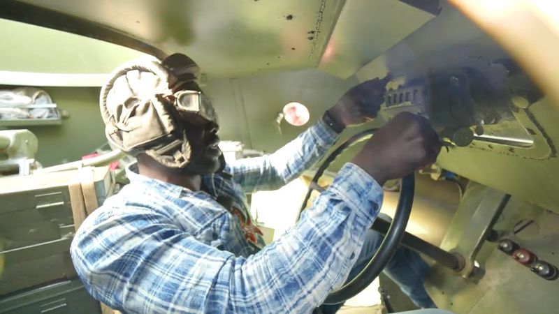 Русский Нигга стал частью экипажа машины боевой