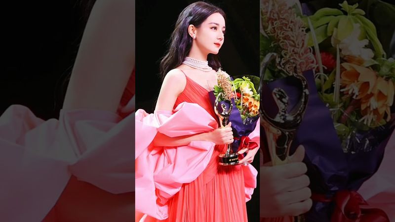 #dilraba #LiXian and #YangZi on stage 😆💕#WeiboNight2022 #WeiboNight #cdrama #dilrabadilmurat #fyp