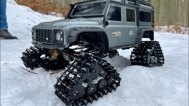 Tracks on the Traxxas TRX-4 DEFENDER | TRX-4 EQUIPPED WITH TRAXX BELTS