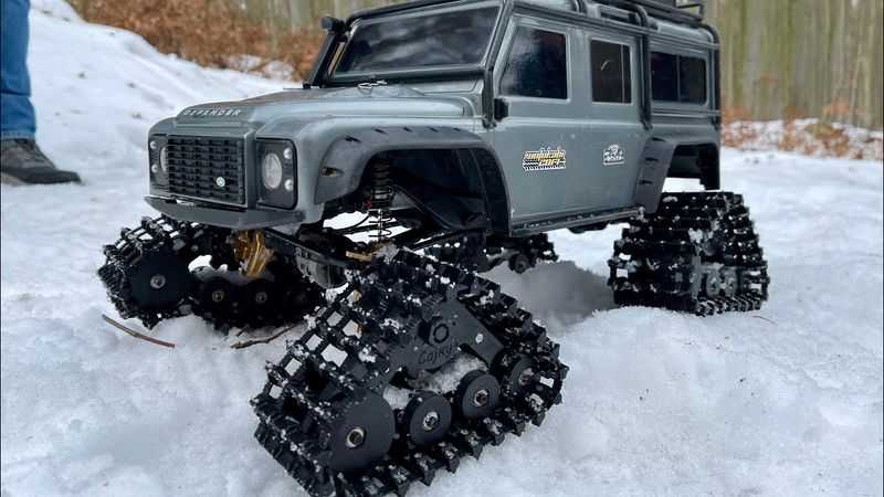 Tracks on the Traxxas TRX-4 DEFENDER | TRX-4 EQUIPPED WITH TRAXX BELTS
