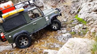 RC4WD D90 Land Rover Defender Down Hill