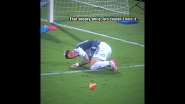 Bro couldn’t hold it😆 #futbol #football #futeball