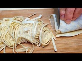 Тонкий лаваш приготовить очень легко и просто. Такие лепешки можно кушать вместо хлеба.