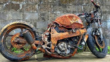 Full restoration a 1000 cc motorcycle racing car that was broken into 3 parts in an accident