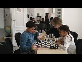 Roma children, chess for integration, the inspiring activity of a Romanian association
