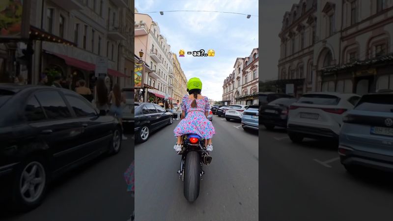 Когда забыла загнуть ПЛАТЬЕ..🏍️😁 Тем временем МОПЕДИСТЫ сзади😂 #motoraido #reaction #мото