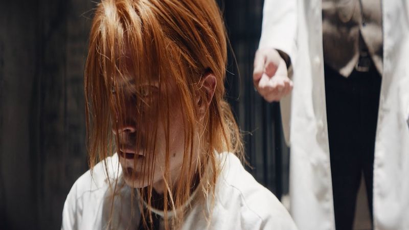 Вениамин Рубинштейн даёт таблетку Сергею Разумовскому - Майор Гром: Игра (2024)