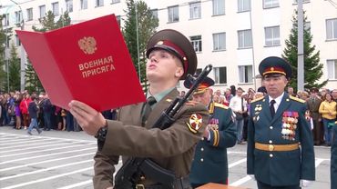 Первокурсники Новосибирского института войск национальной гвардии приняли военную присягу