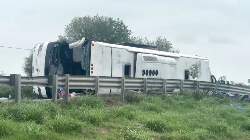 В Мексике попал в аварию автобус с туристами