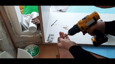 Как мне удалось закрепить подвесы для навесного кухонного шкафчика.