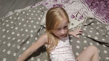 Лера кувыркается😁😁😁