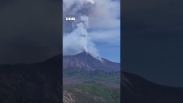 Вулкан Етна знову "прокинувся" #shorts #етна #вулкан #виверження #сицилія