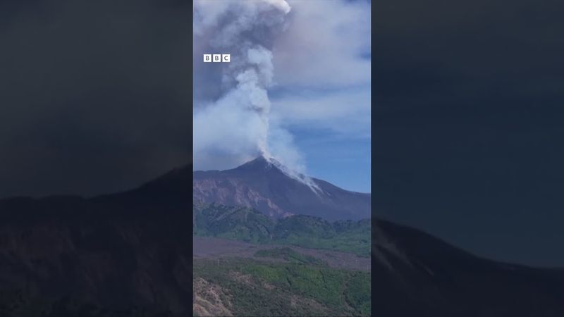 Вулкан Етна знову "прокинувся" #shorts #етна #вулкан #виверження #сицилія