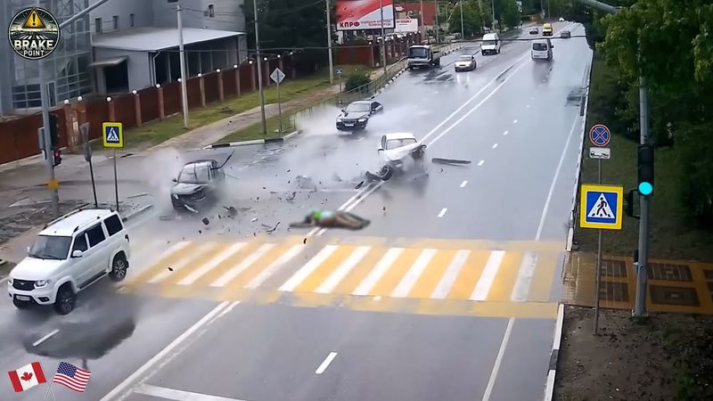 130 Momen Kecelakaan Mobil Brutal Terbaik 2025 – Orang Bodoh di Mobil Langsung Dapat Karma