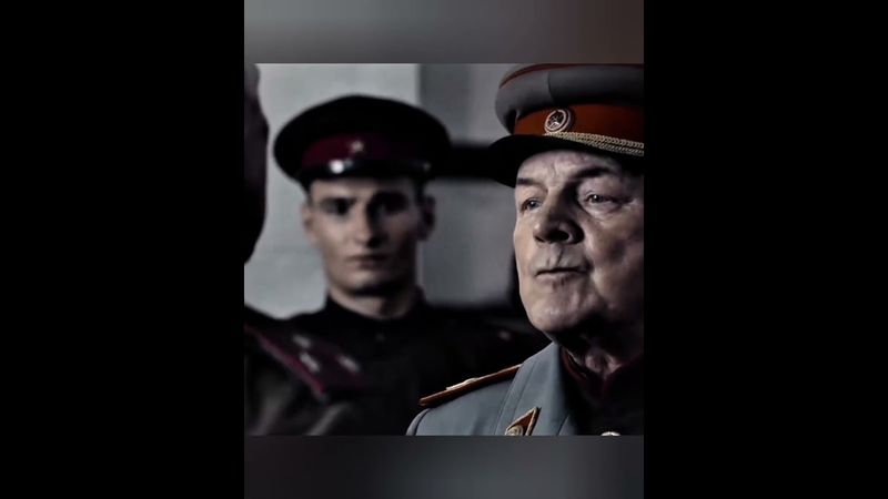 солдат попросил помощи у маршала бомбовый фильм на вечер 🍿📽️🍿. название фильма "топор". 🪓 #shorts