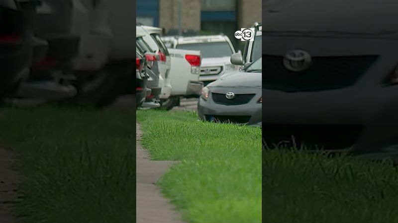 Suspect arrested after allegedly posing as ICE agent during robbery in west Houston, police say