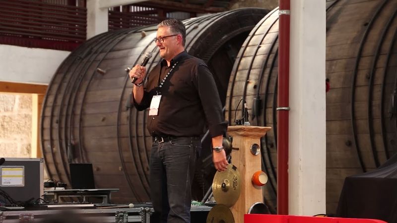 Portugal vai tomar o mundo. | Tim Vieira | TEDxGuimarães